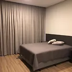 Studio nos Ingleses com piscina a 700m da praia