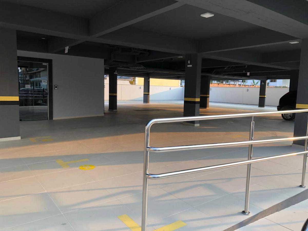 Nos Ingleses Com Piscina A 700m Da Apartamento
